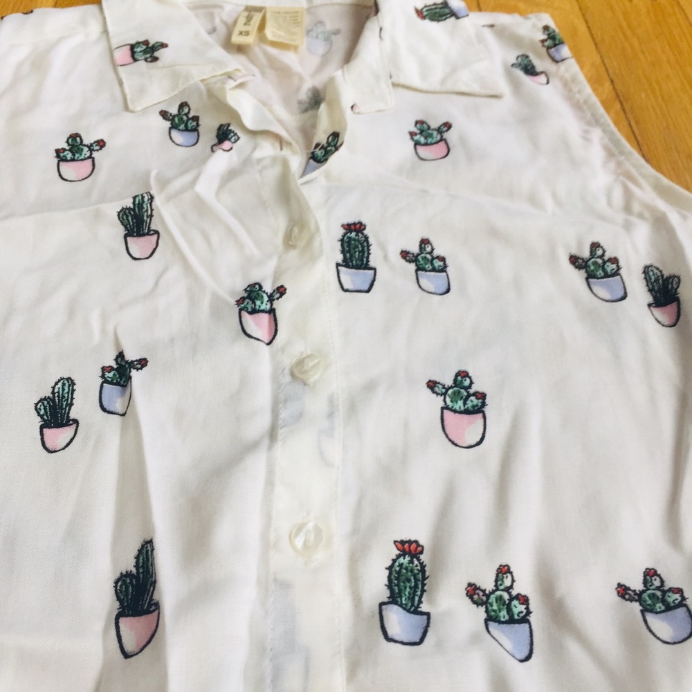 🌵 ⭐️HOST PICK🎉Cactus Top 🌵 - Picture 3 of 5